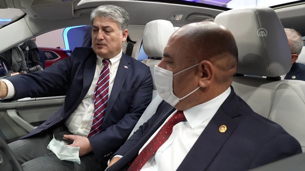 'Yerli otomobili yapamazsınız’ diyen CHP'li vekil TOGG'un direksiyonuna geçti